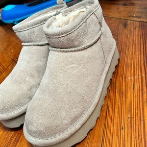 BearPaw Women's Tan Suede Fleece Lined Ankle Booties